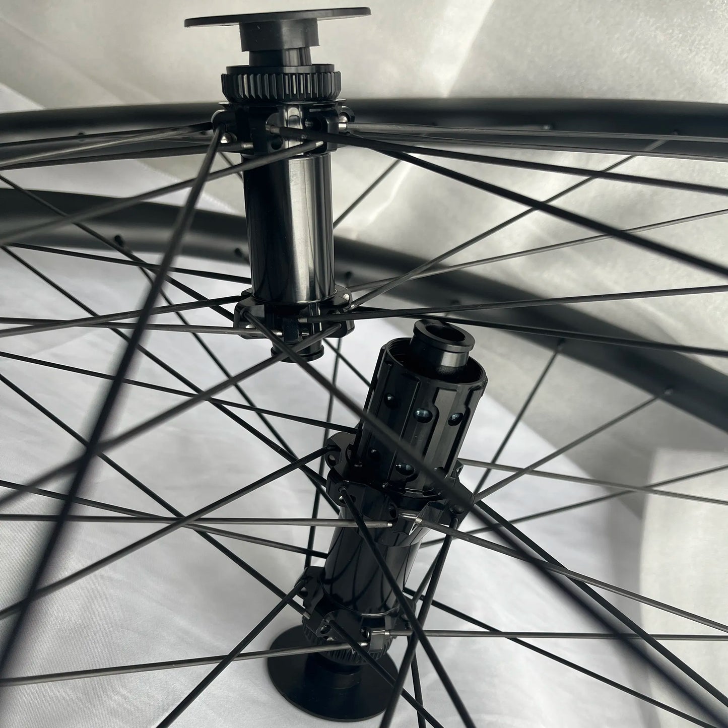 Road Bike Hub R1 Ratchet System Ultralight for Carbon Wheel 283g Disc Brake HG XDR Gravel Road/TT Thru Axle 24H